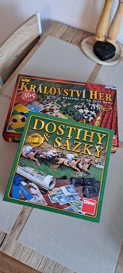 Utulny Apartman Blizko Centra Nagymihály Kültér fotó